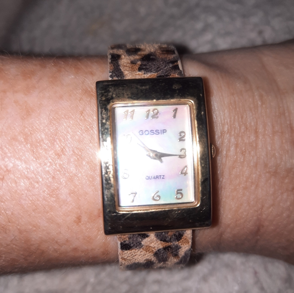 Women's watch with leopard print band